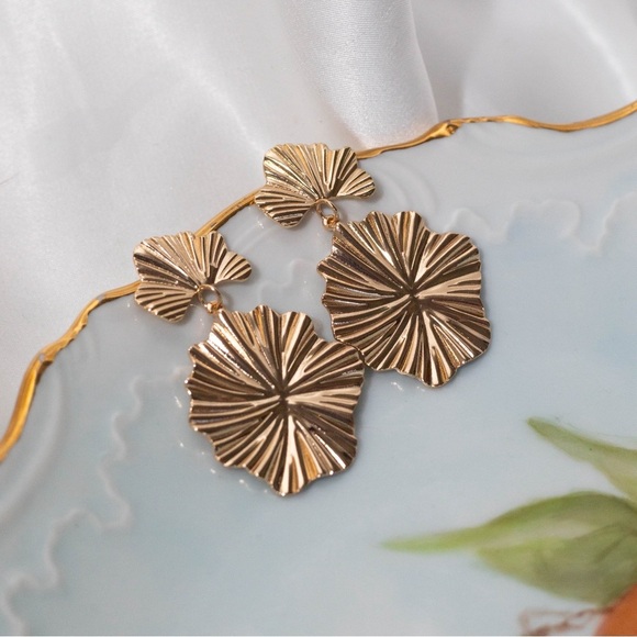 Free People Jewelry - ✨Free People Freya Gold Drop Earrings